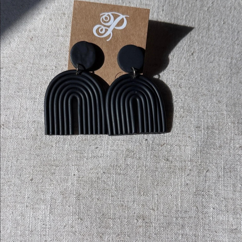 ‼️Nwt Plunder Black Arch Earrings